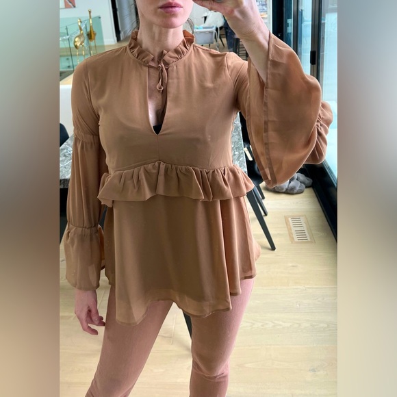 Maternity ruffle top with bell sleeves - Picture 5 of 6